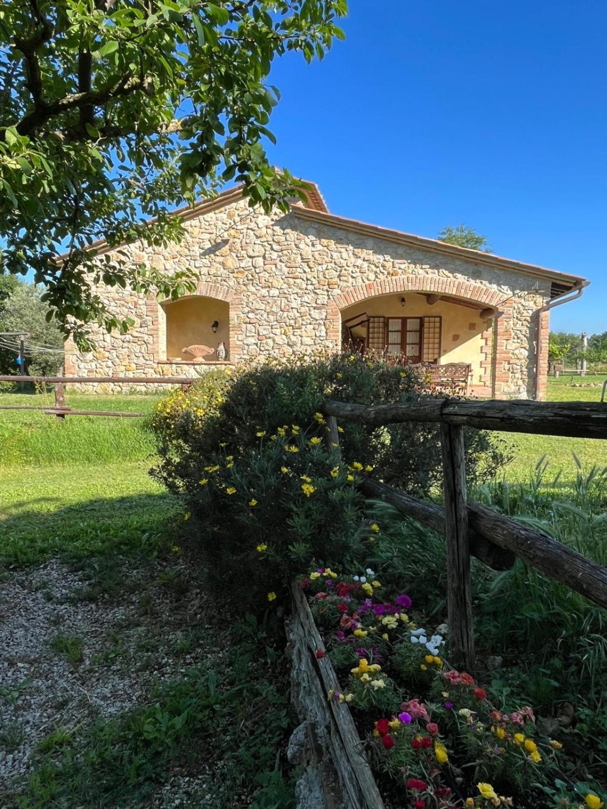 Agriturismo Podere Dell' Olmo 阿米里亚 外观 照片